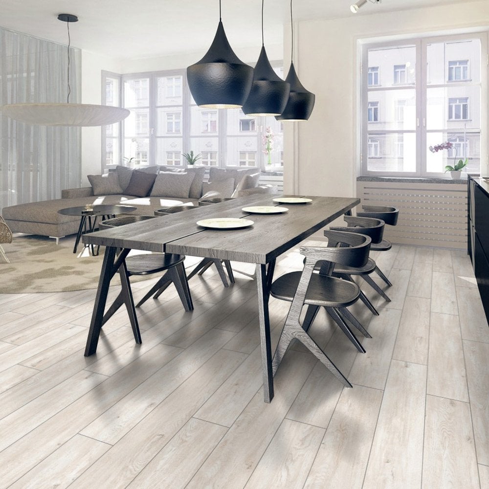 County Oak - Lustre 8mm High Gloss Laminate Flooring