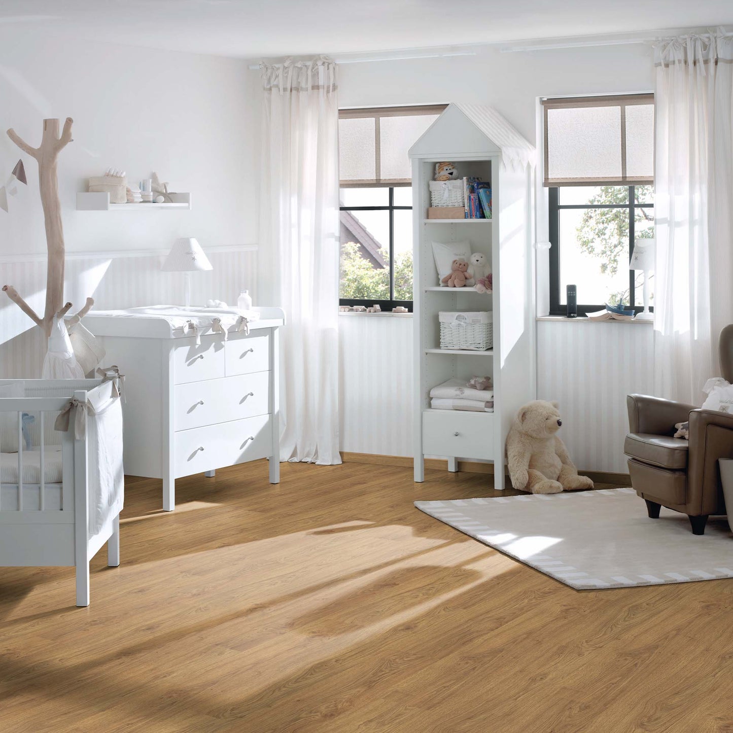 Amber Silvan Oak - Wood Essence Water Resistant 8mm Laminate Sample