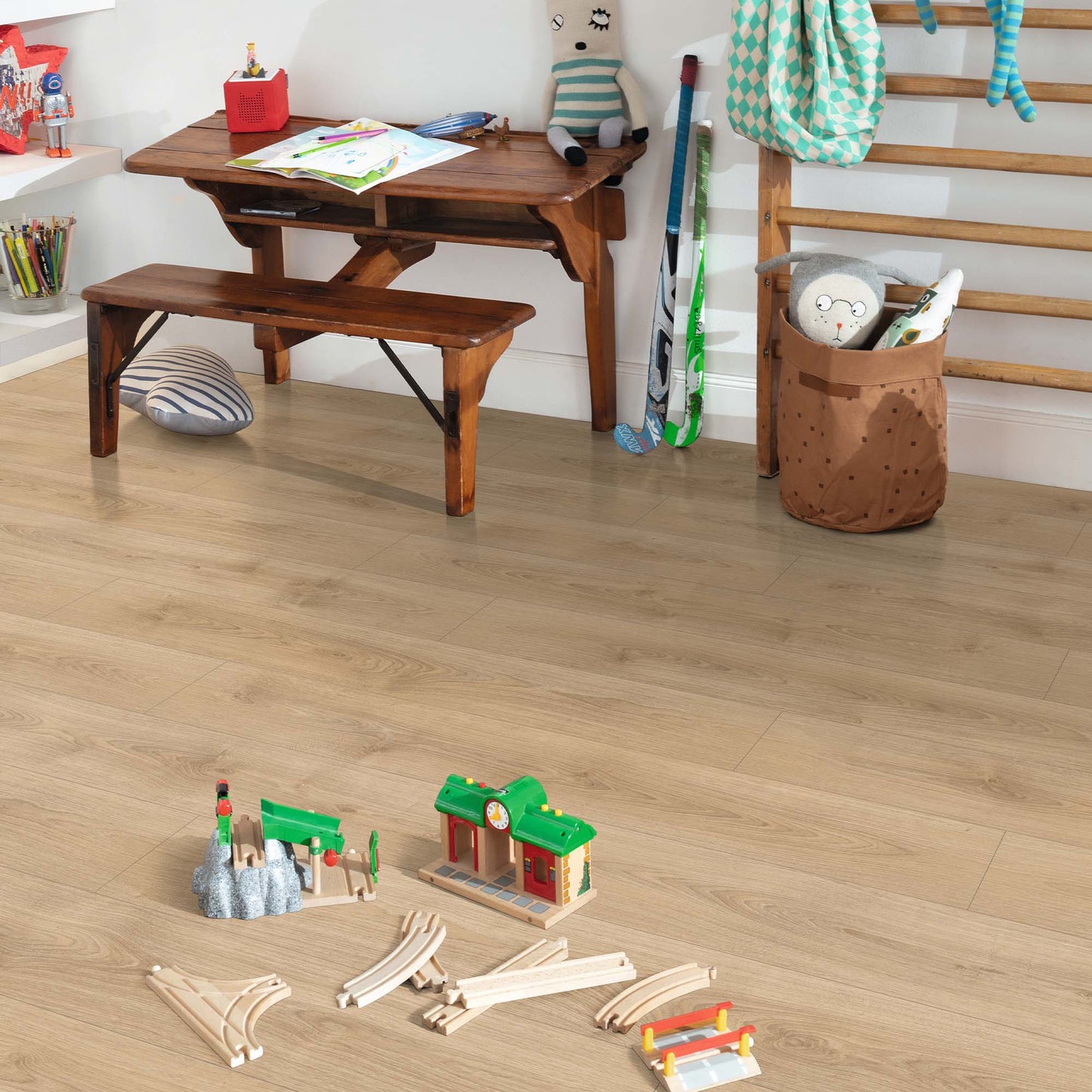 Fawn Oak - Wood Essence Water Resistant 8mm Laminate Sample